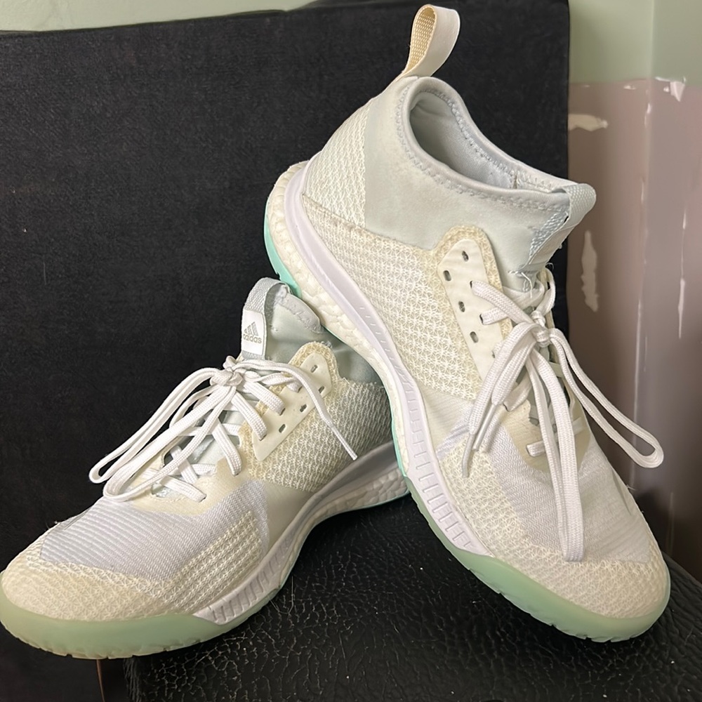 Adidas crazy flight x athletic shoes, size 8🩵